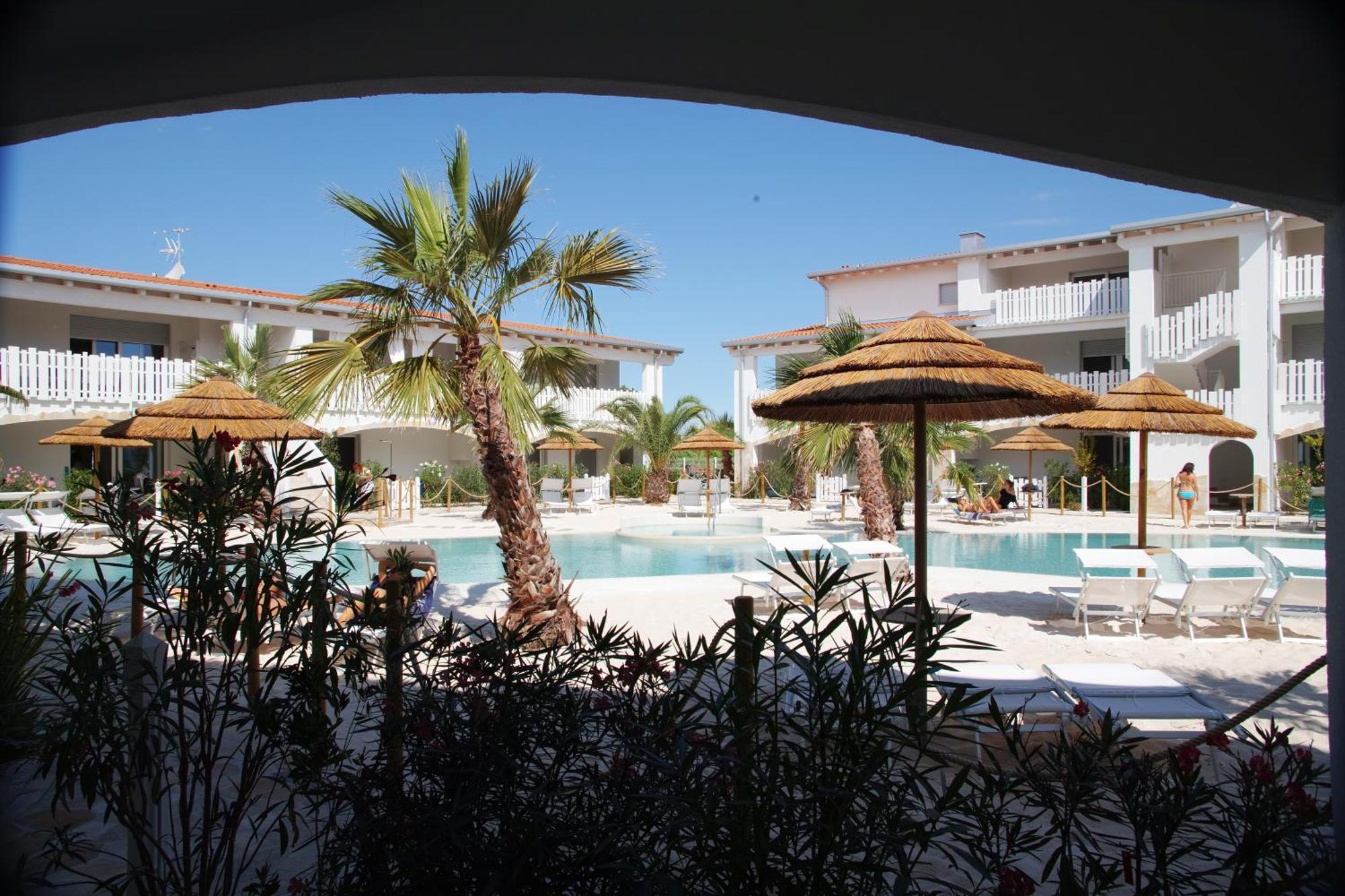 Cala Blu Residence Con Piscina-Centralissimo Lido Di Jesolo Exterior foto