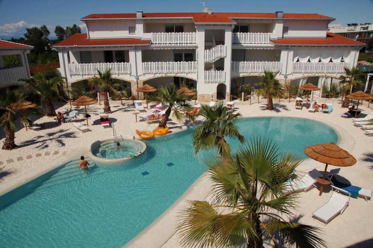 Cala Blu Residence Con Piscina-Centralissimo Lido Di Jesolo Exterior foto