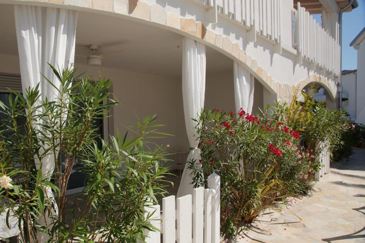 Cala Blu Residence Con Piscina-Centralissimo Lido Di Jesolo Exterior foto