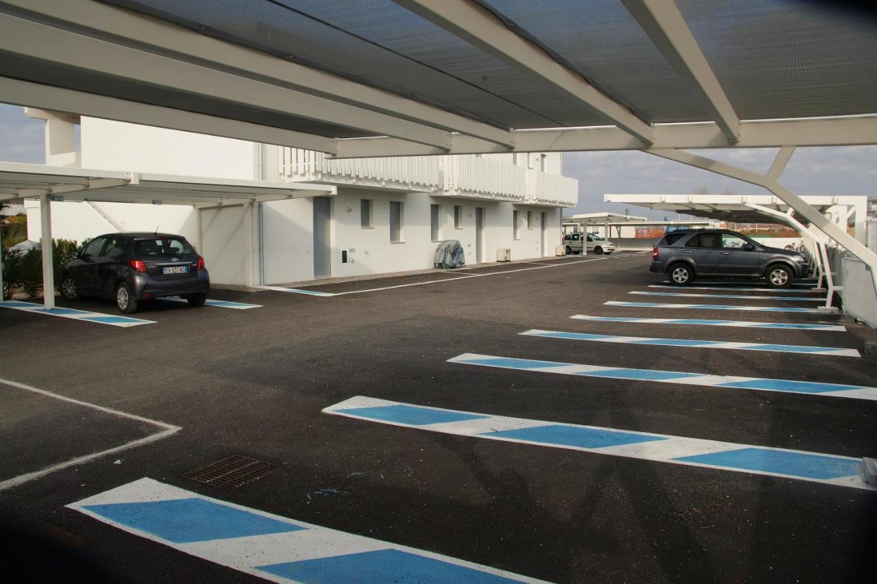 Cala Blu Residence Con Piscina-Centralissimo Lido Di Jesolo Exterior foto